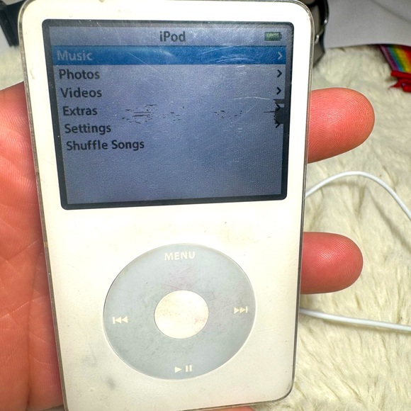 Apple iPod Clasic  5th Generation. white 32 Gb  (8K+ son gs) - Picture 1 of 5